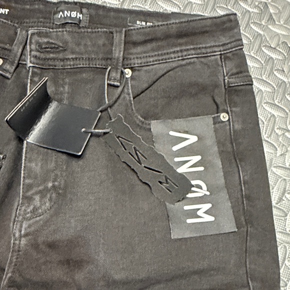 Men's Black Cargo Pants with Utility Pockets - Picture 3 of 4